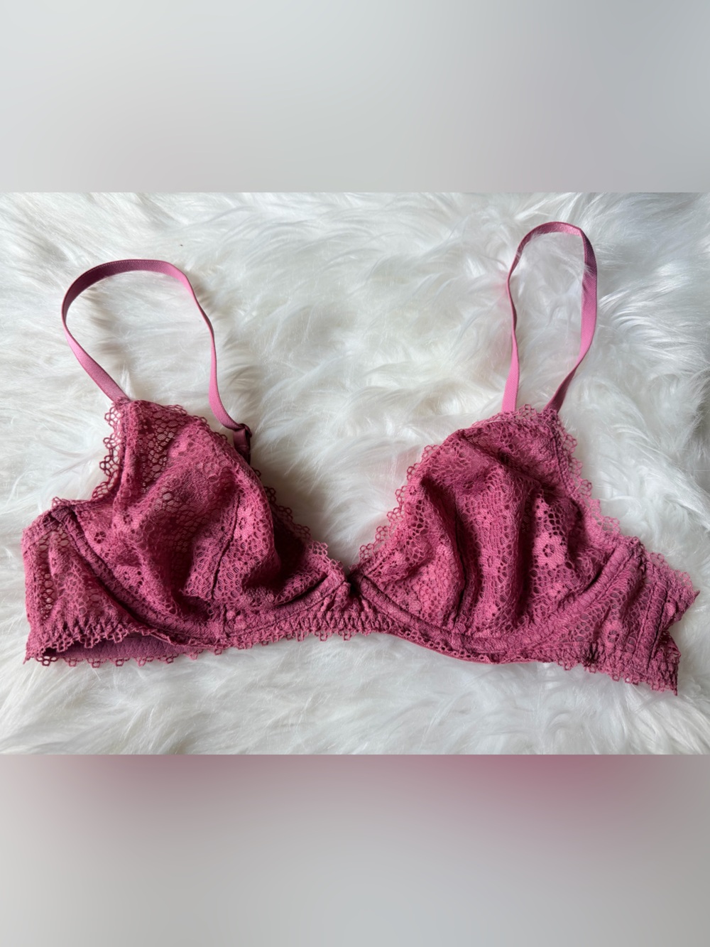 Victoria’s Secret Lacy Bralette M